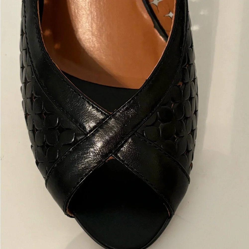 MADELINE Black Leather Sling Back Pumps Size 8M *NWOT*